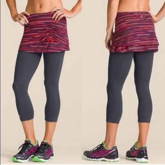 ATHLETA Painted Cuteness 2 in 1 Skirted Capri S - Picture 2 of 11